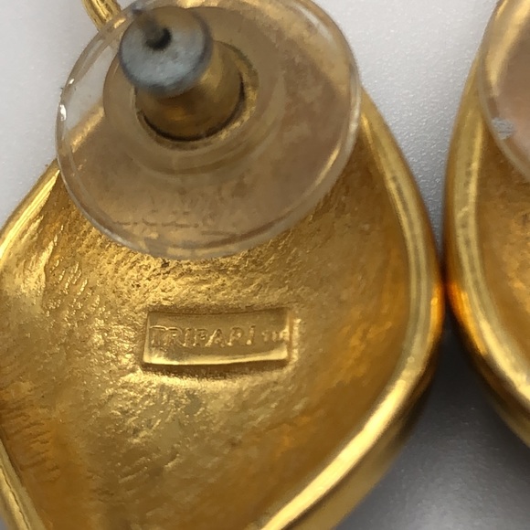 VTG Elegant  Trifari Studs Earrings Gold Tone, Navy Blue Enamel Leaf shape - Picture 4 of 6